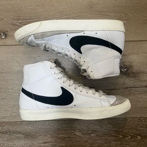 Men’s Nike Blazers size 9